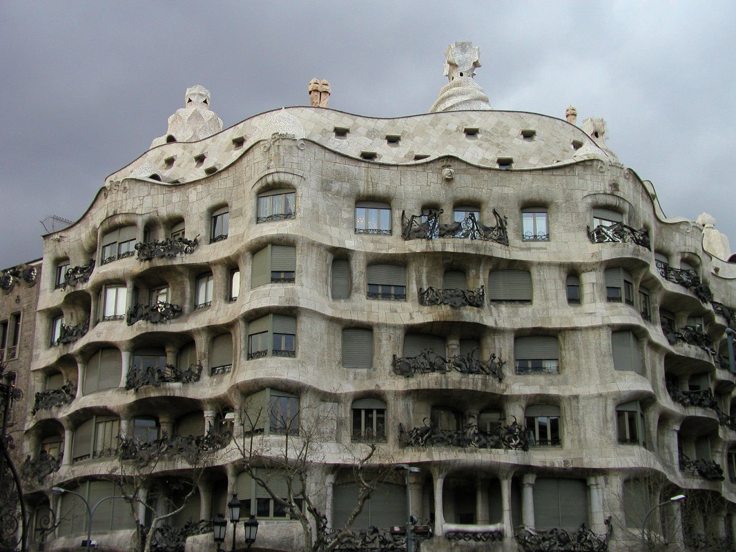 La Pedrera (Casa Mila) p17435